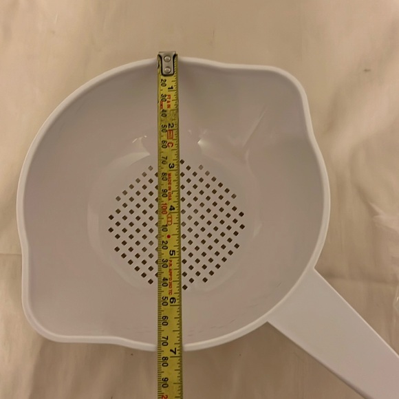 New 1 quart colander from Tupperware - Picture 6 of 8